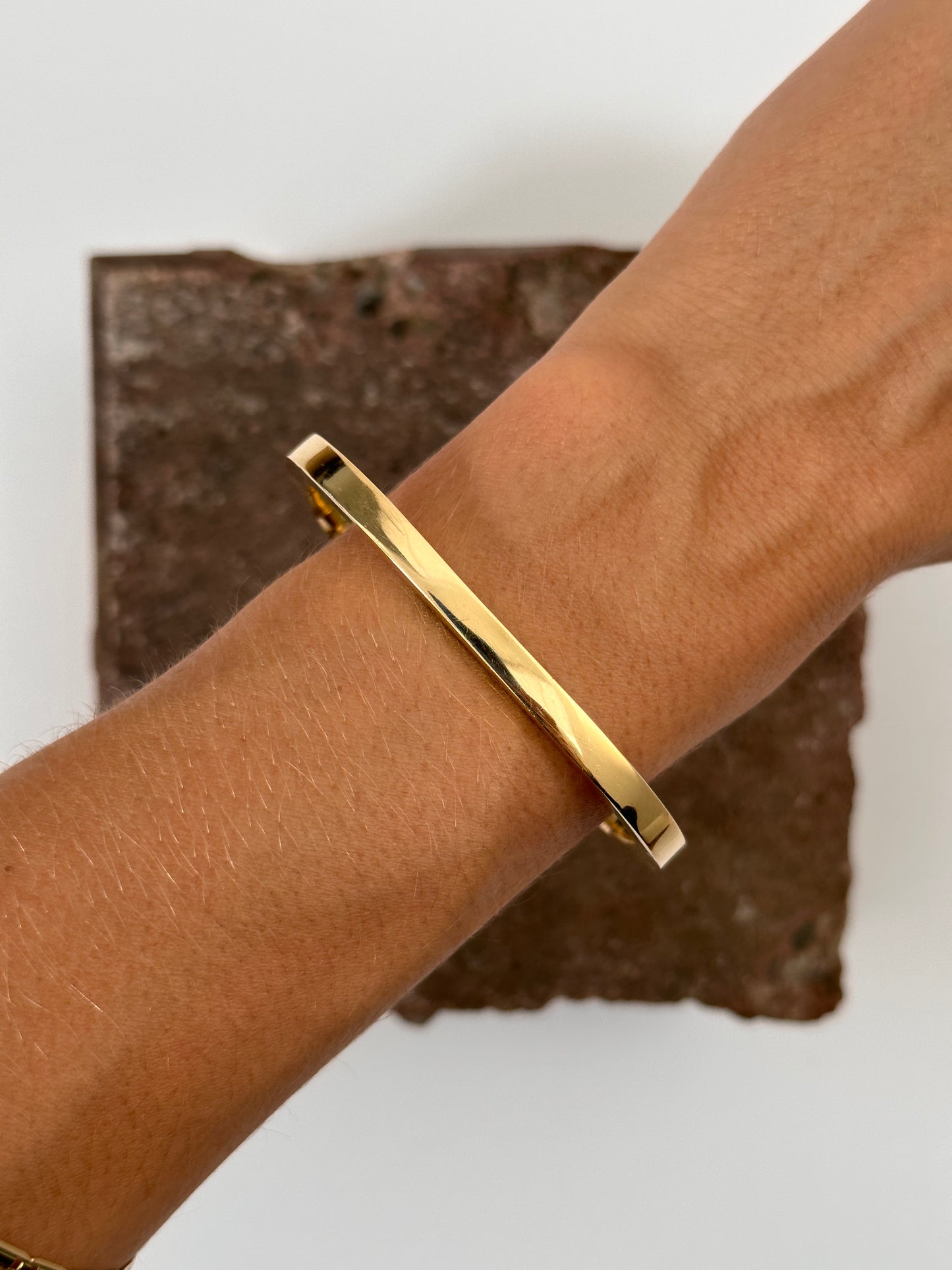 HEAVY VINTAGE 14CT SQUARE BANGLE