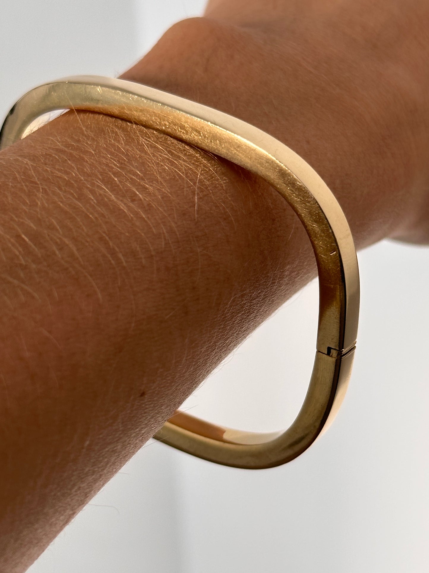 HEAVY VINTAGE 14CT SQUARE BANGLE