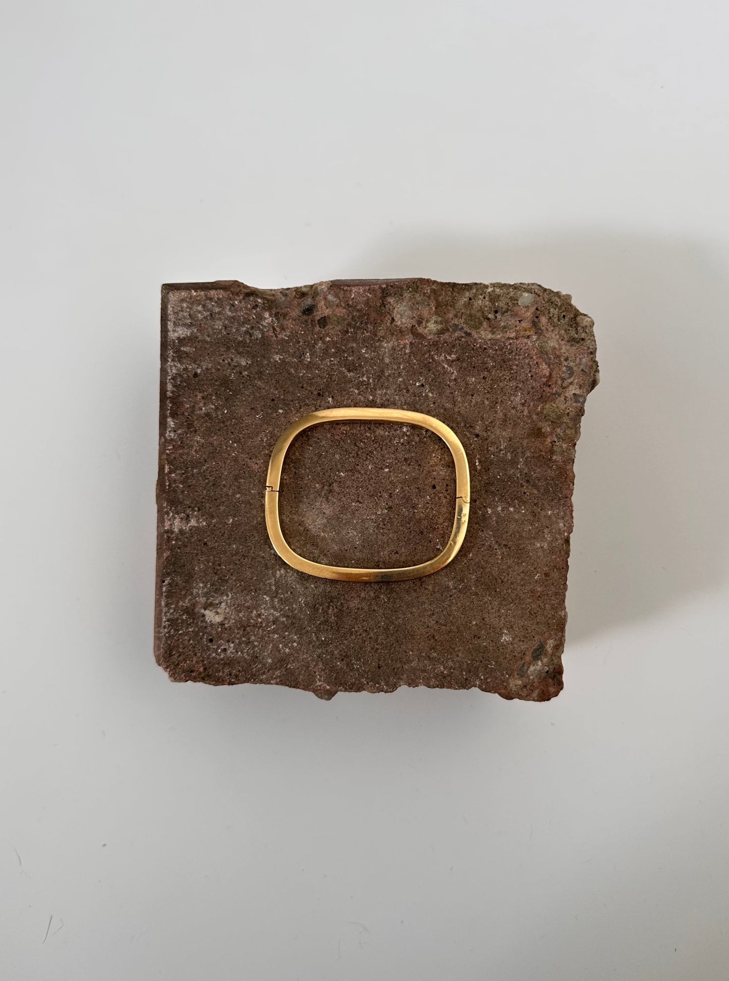 HEAVY VINTAGE 14CT SQUARE BANGLE