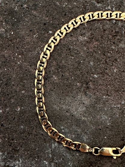 Flat curb chain bracelet