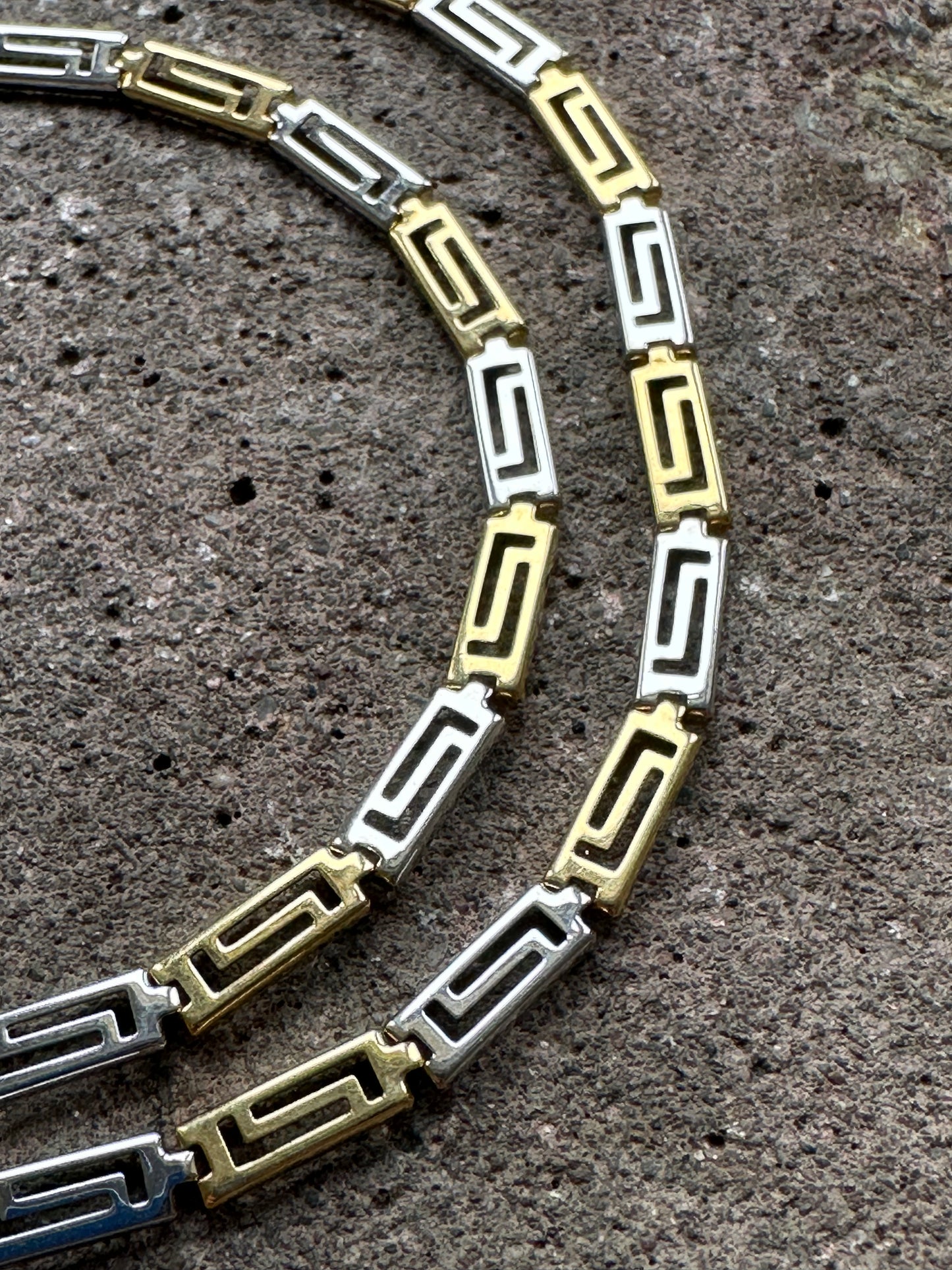 VINTAGE 18CT TWO-TONE GREEK COLLAR