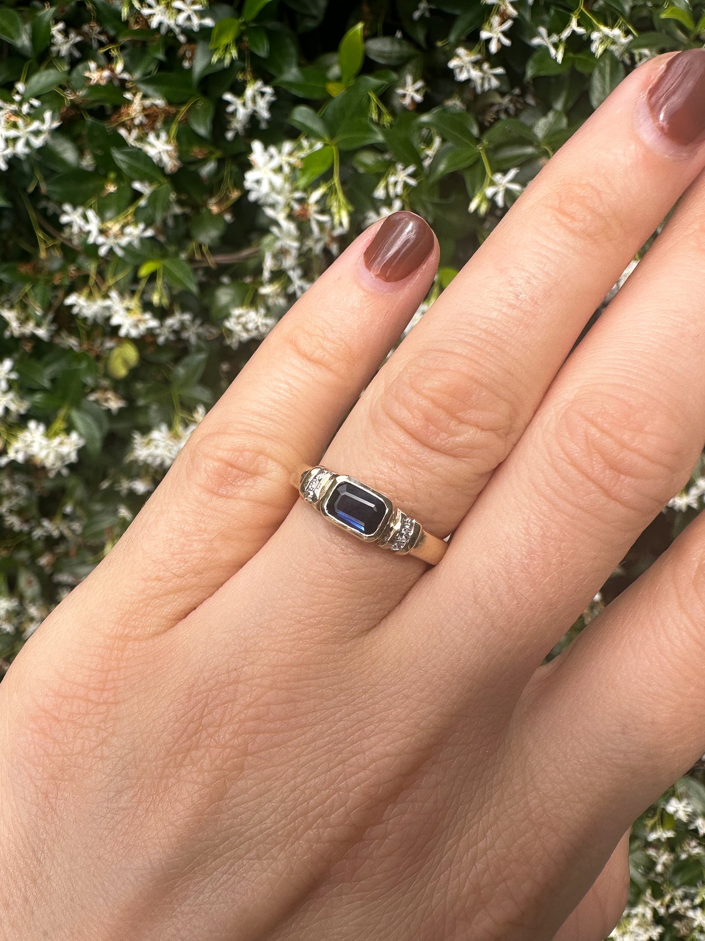 ESTATE 9CT BLUE STONE AND DIAMOND RING