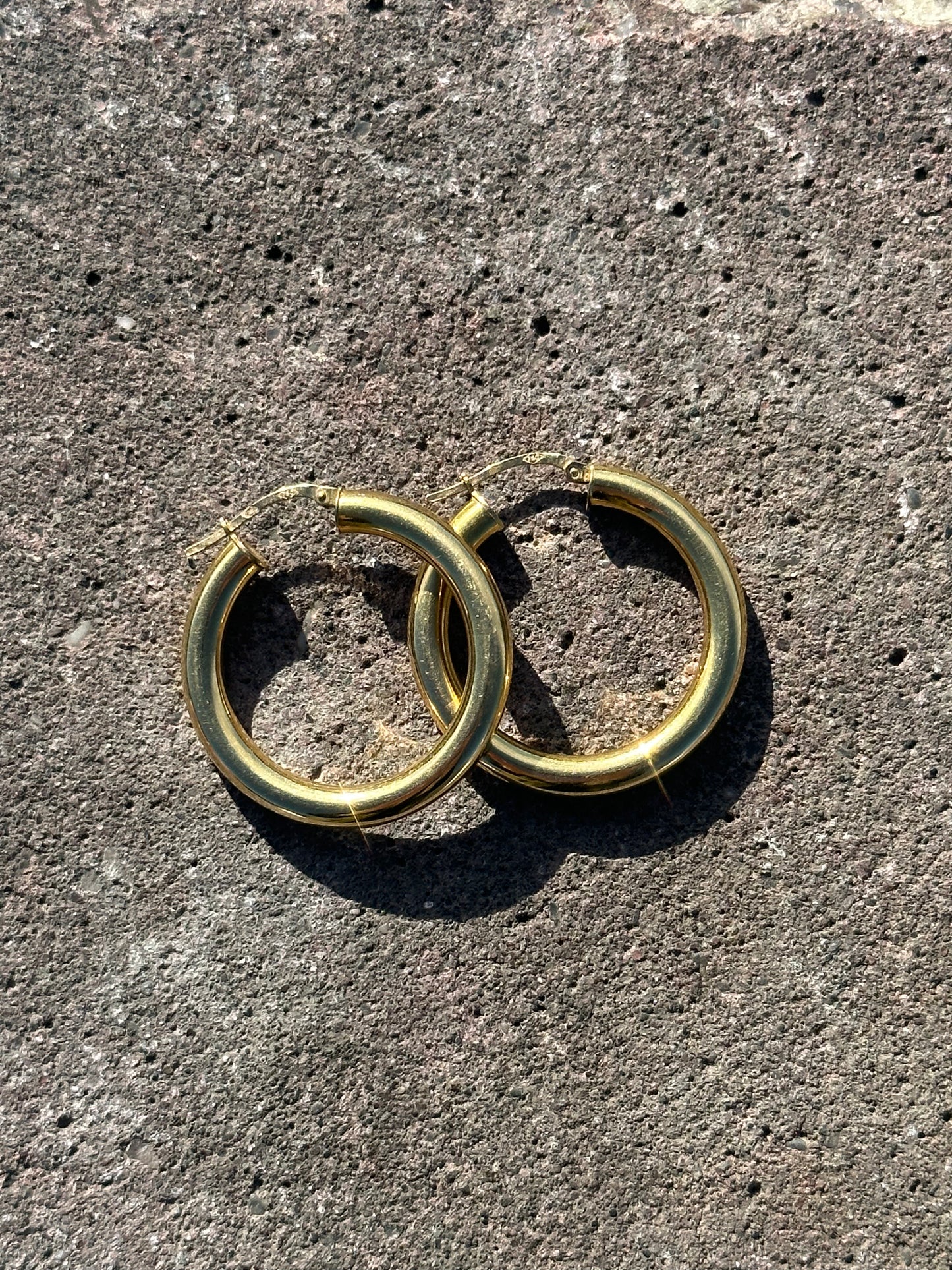 VINTAGE 18CT PERFECT HOOPS