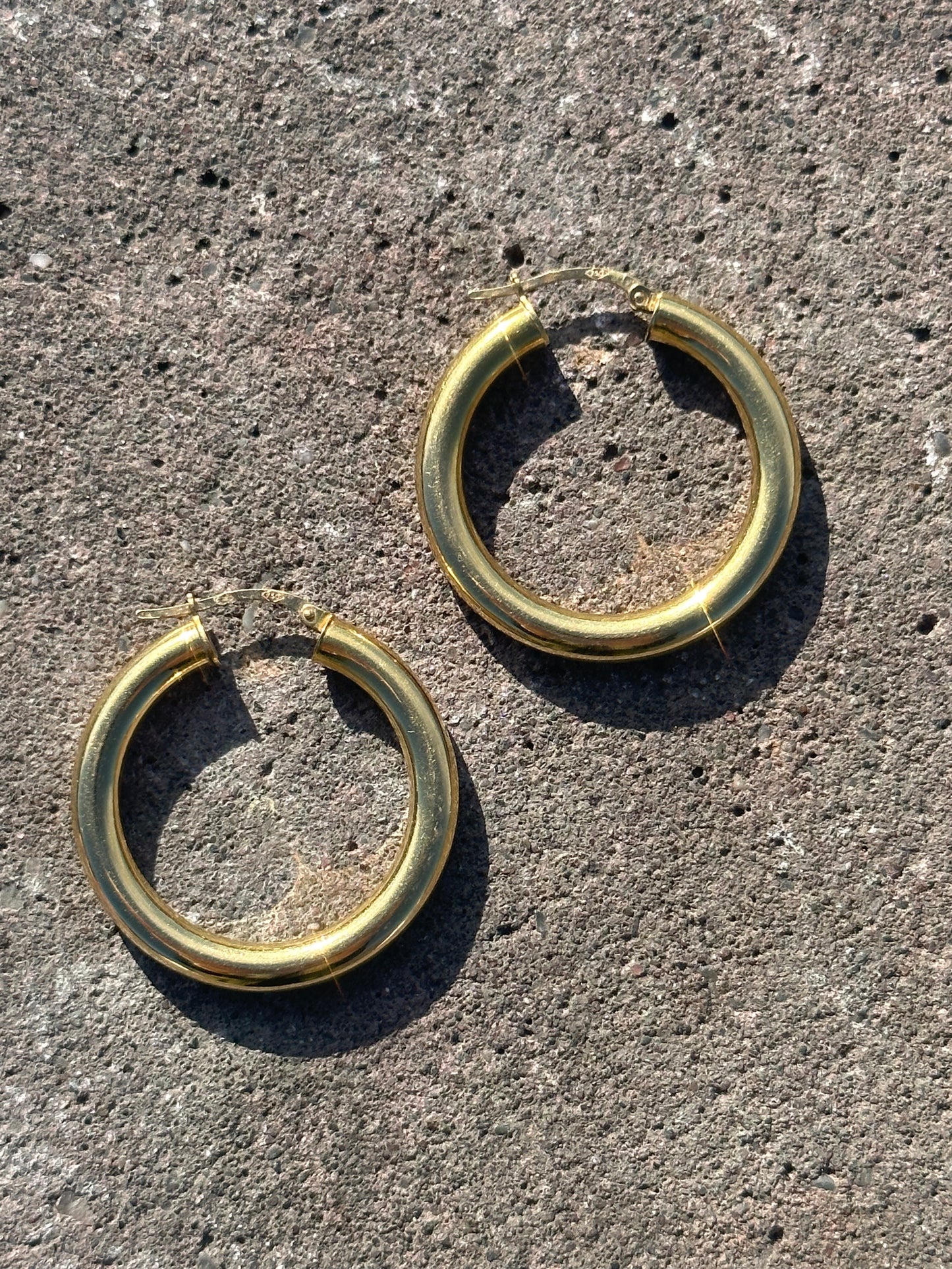 VINTAGE 18CT PERFECT HOOPS