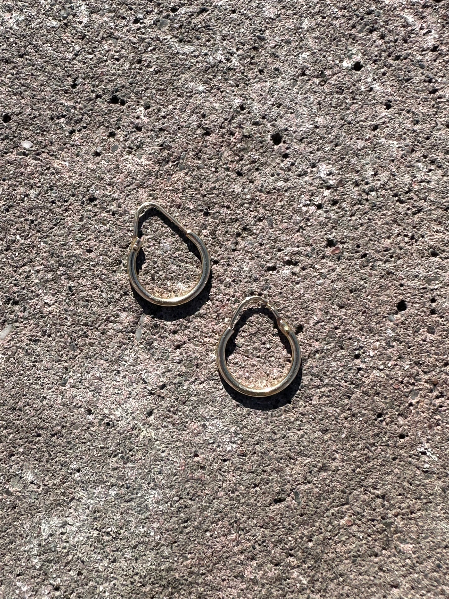 VINTAGE 14CT ESSENTIAL HUGGIE EARRINGS