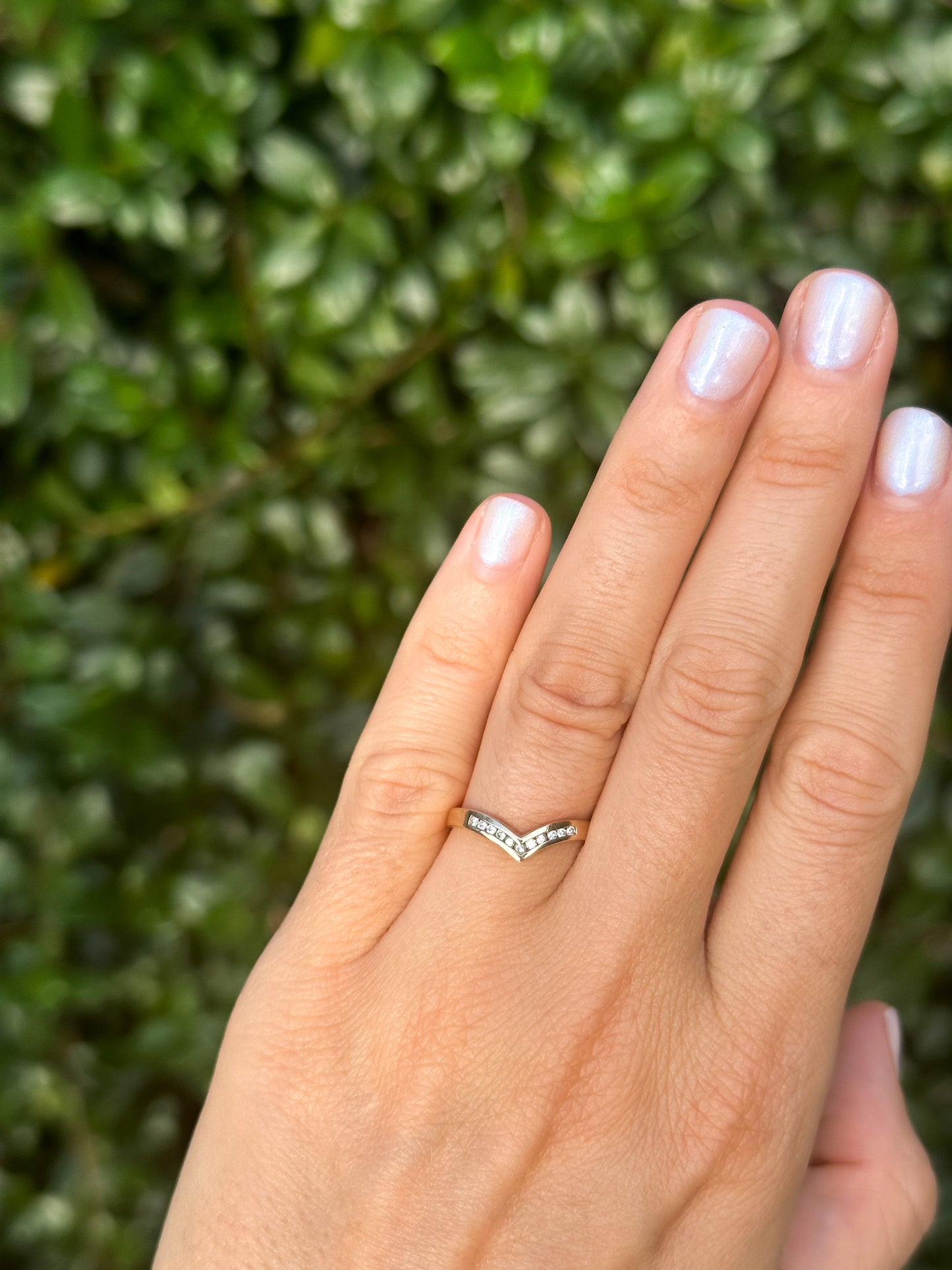 ESTATE 9CT DIAMOND WISHBONE RING