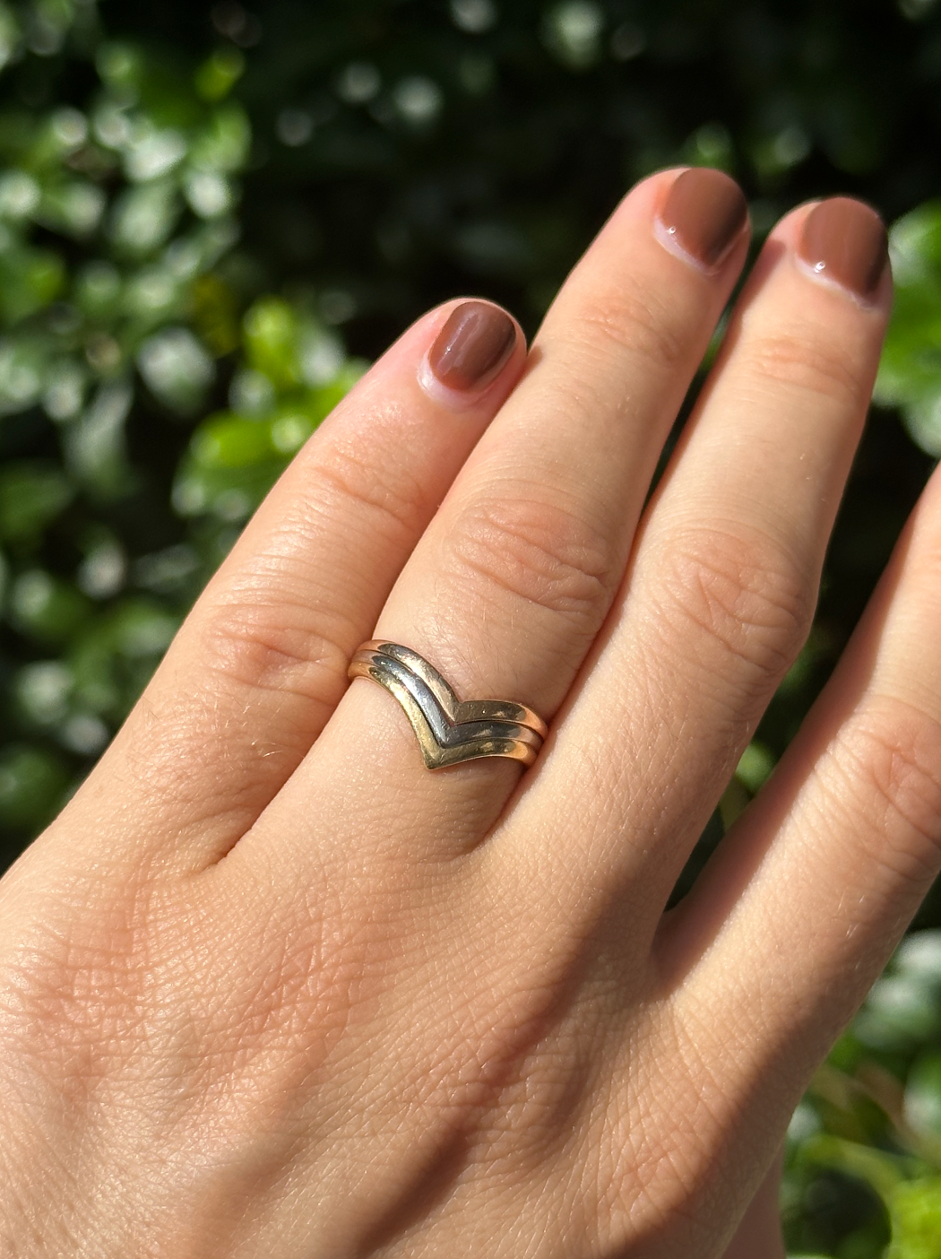 VINTAGE THREE-TONE 18CT ARROW RING