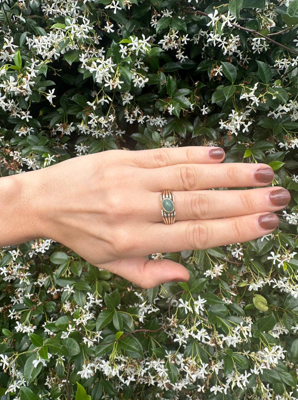 ESTATE 9CT GOLD AND JADE STATEMENT RING