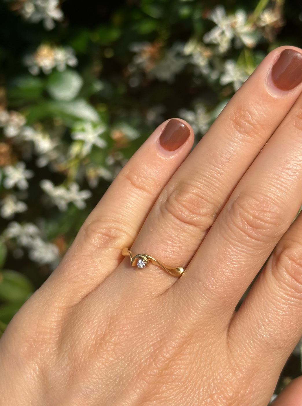 ESTATE 18CT DIAMOND WAVE RING