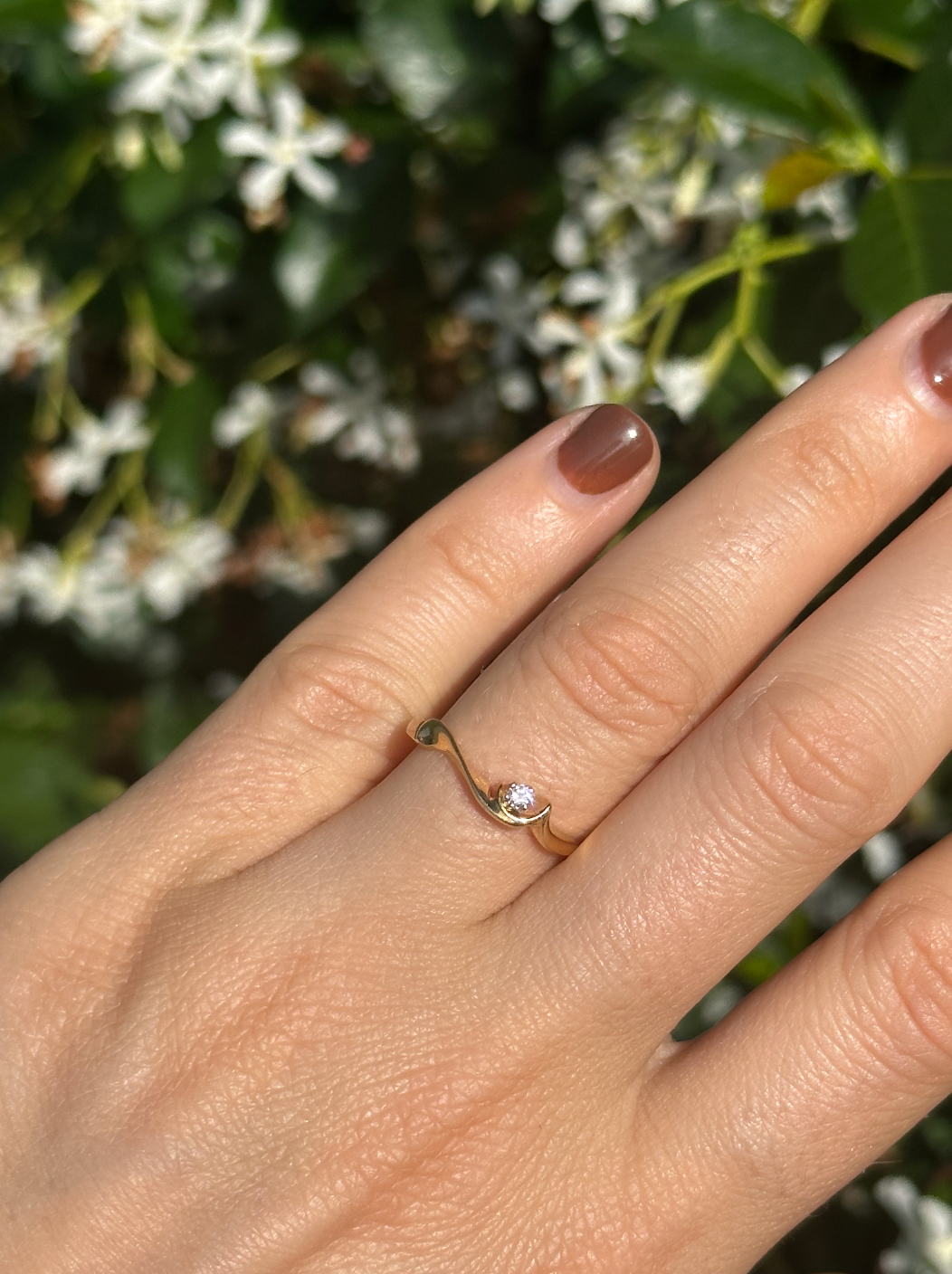 ESTATE 18CT DIAMOND WAVE RING