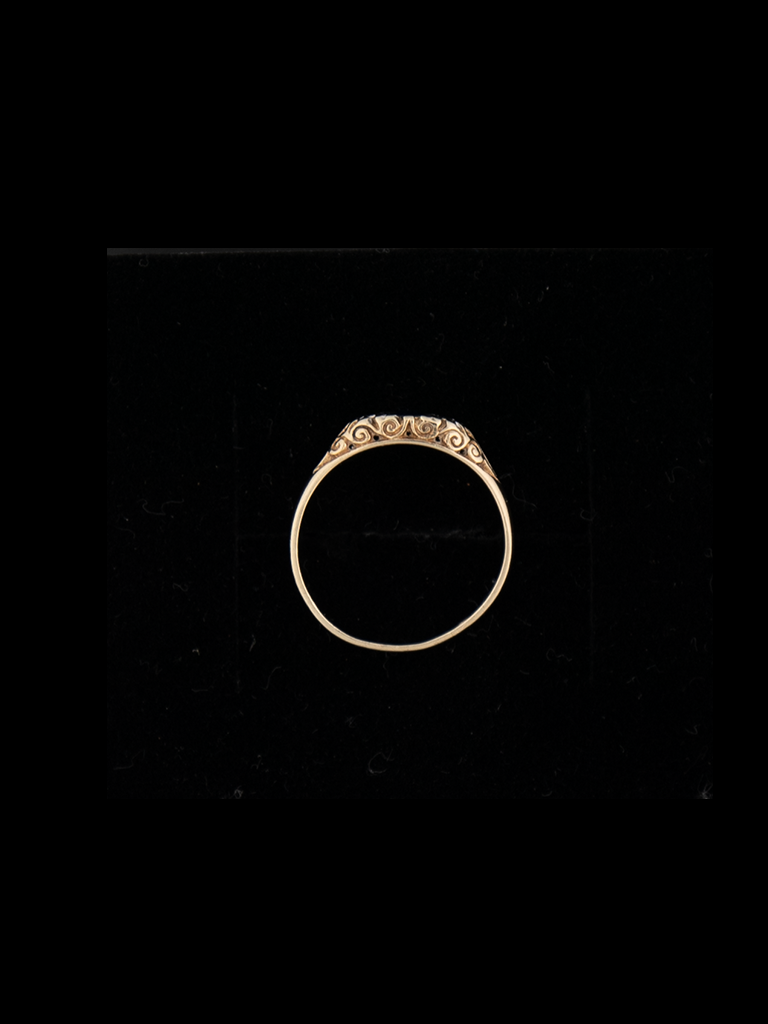 ANTIQUE 9CT SAPPHIRE AND DIAMOND RING