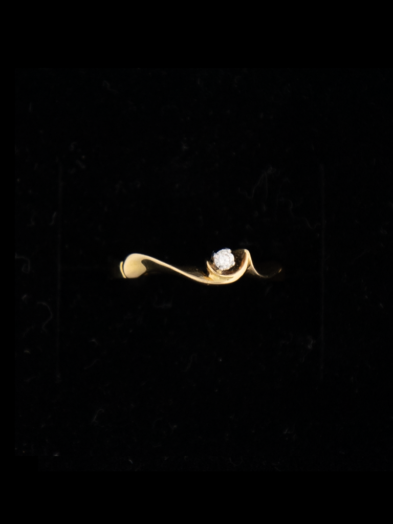 ESTATE 18CT DIAMOND WAVE RING
