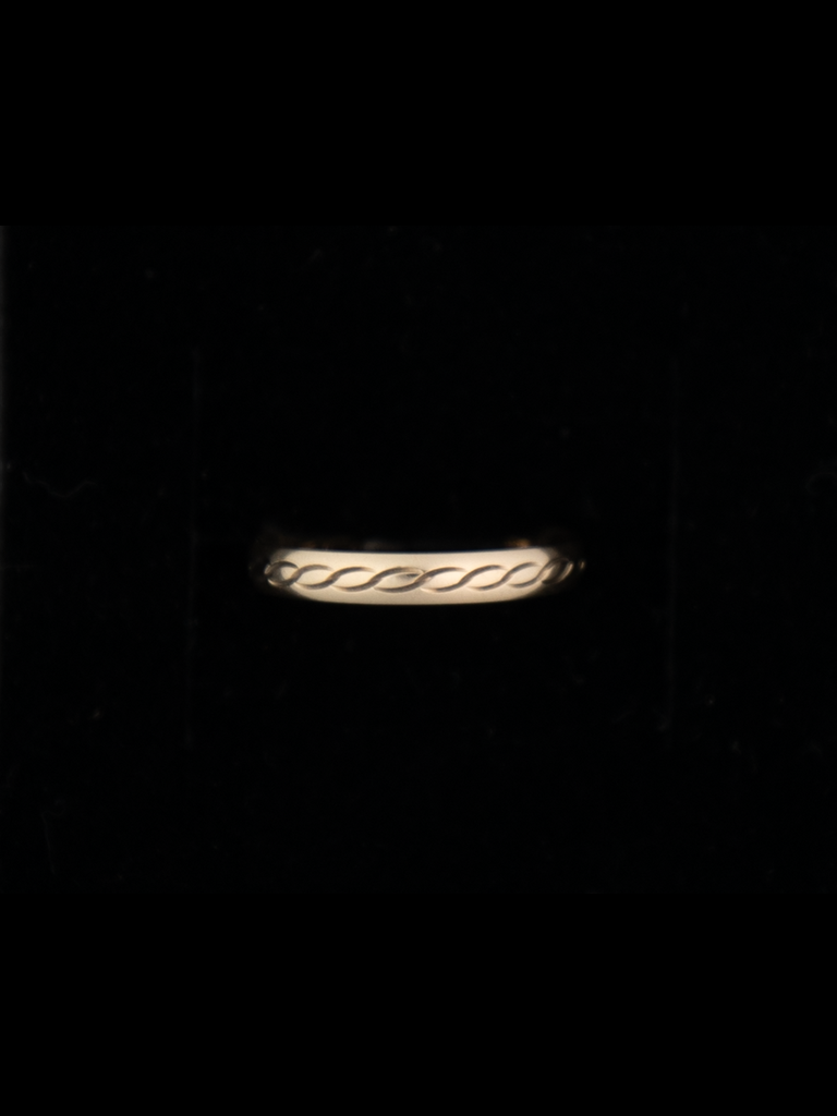 ESTATE 9CT GOLD INFINITY ETCH RING