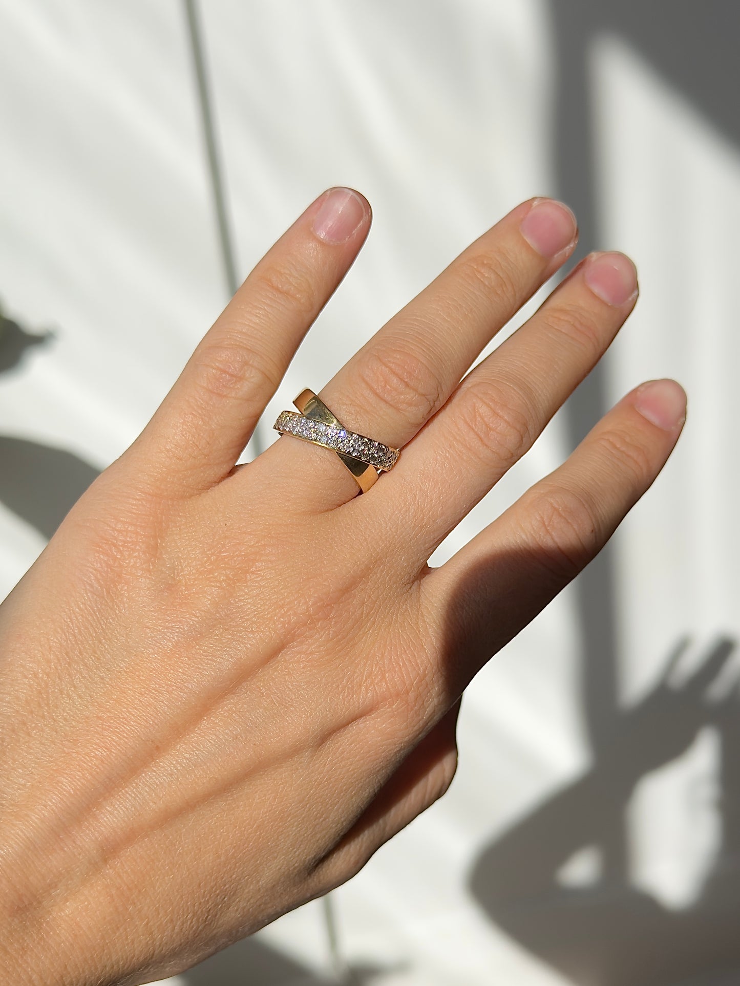 ESTATE 18CT CROSSOVER RING