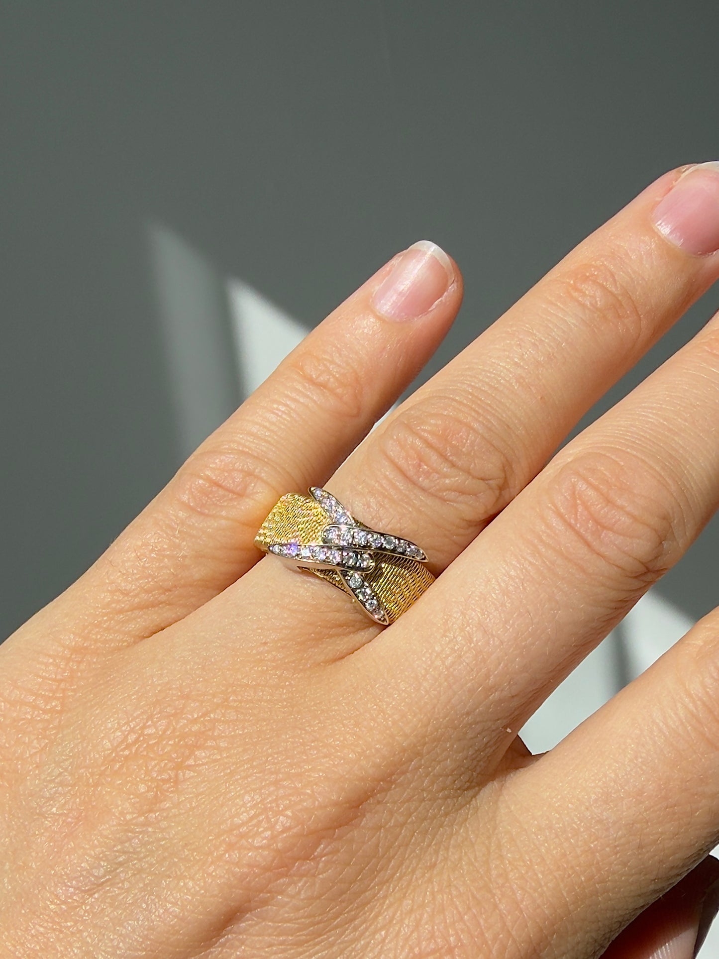 VINTAGE 18CT INTERLOCKING RING
