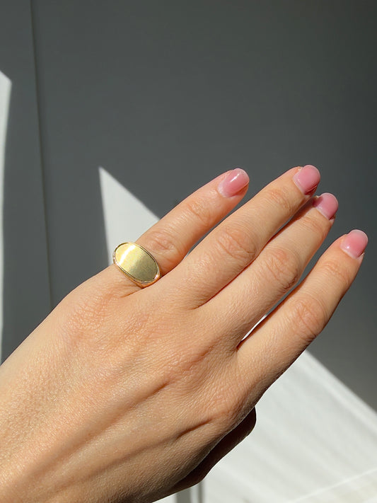 VINTAGE 18CT SIGNET - OVAL c.1983