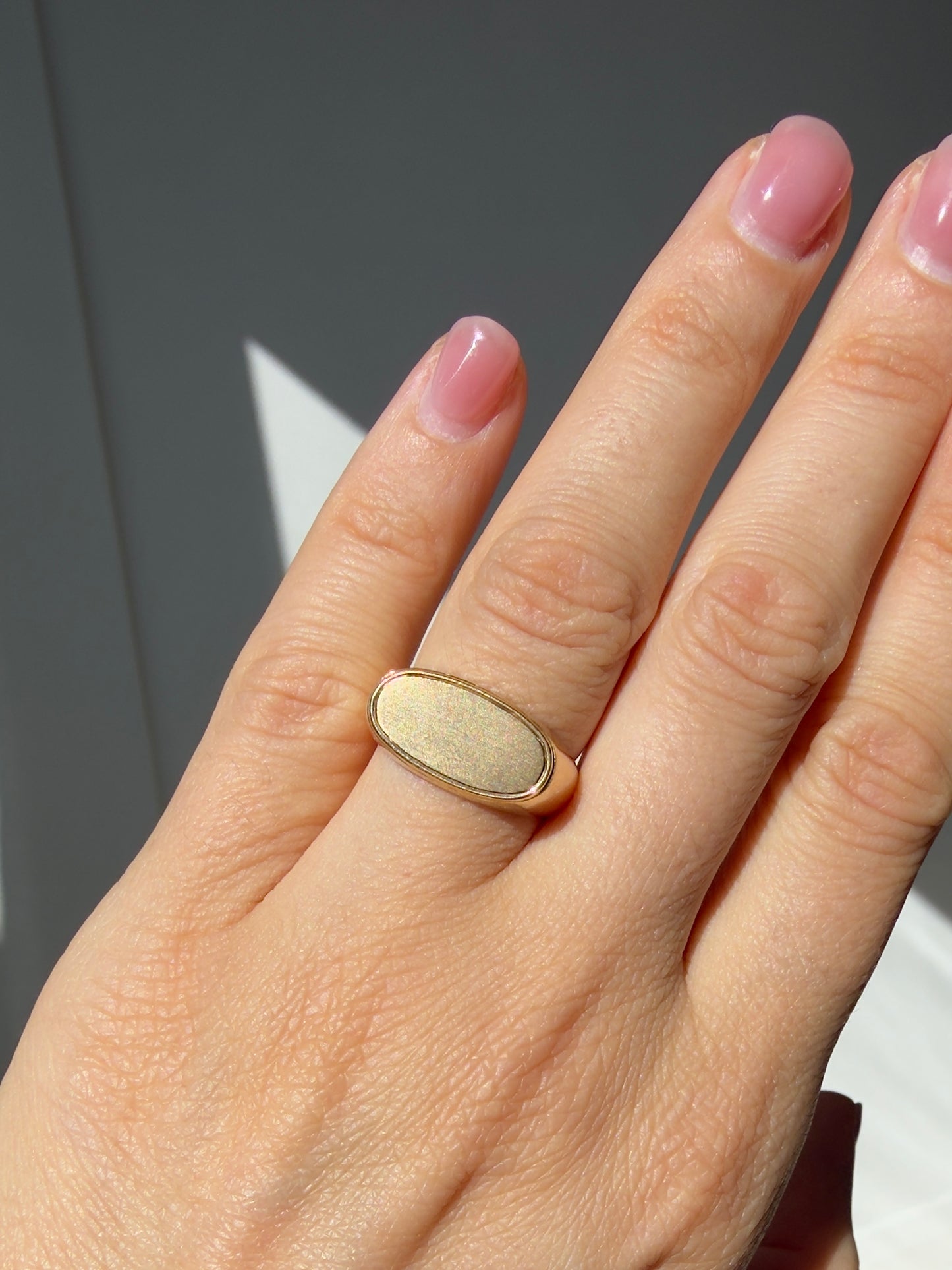 VINTAGE 18CT SIGNET - ELONGATED OVAL c.2012