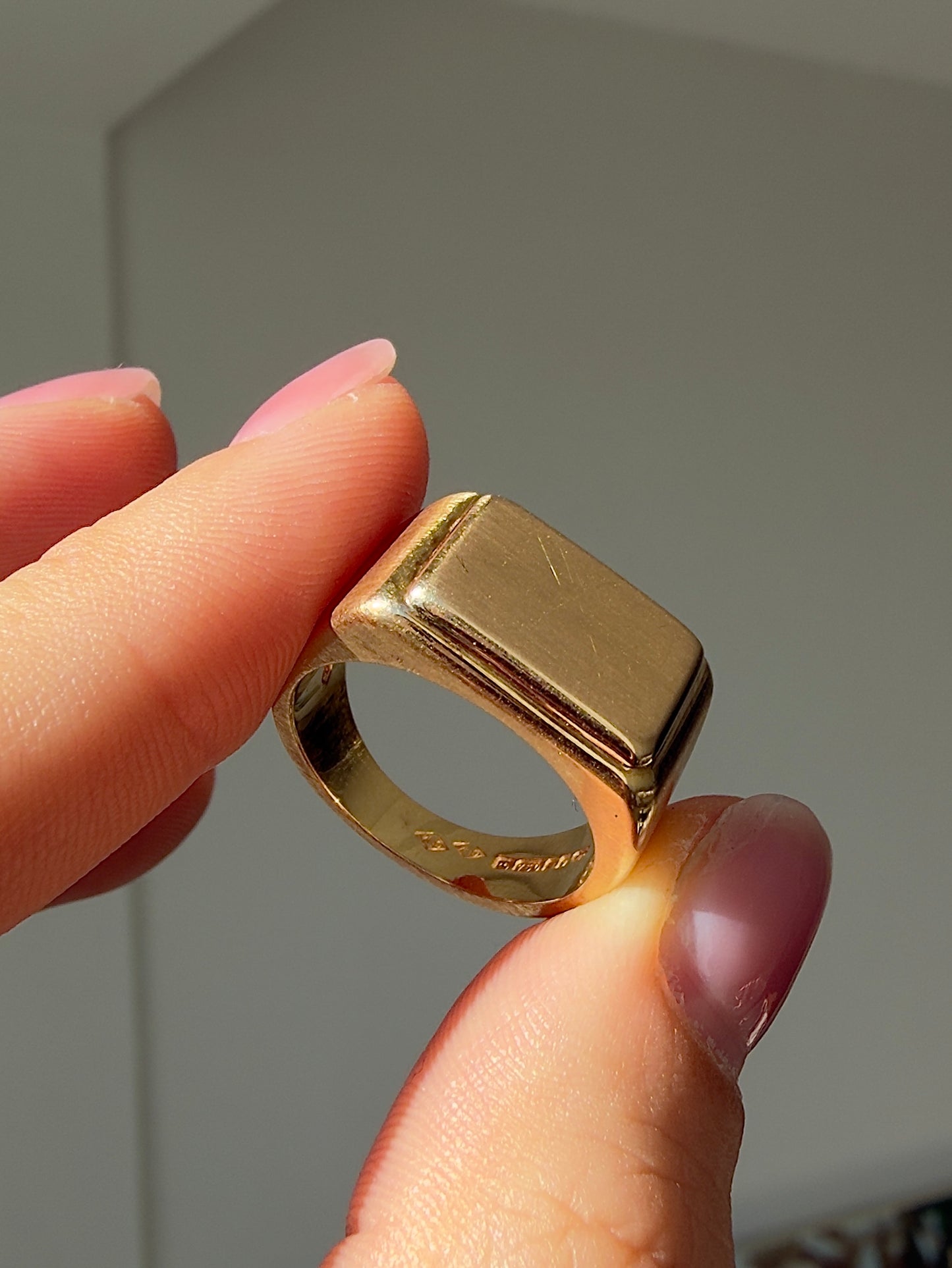 VINTAGE 18CT SIGNET - RECTANGLE c.1981
