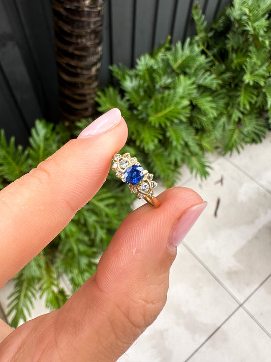 VINTAGE 18CT GOLD SAPPHIRE & DIAMOND RING