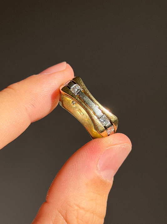 VINTAGE SCULPTURAL 18CT GOLD AND DIAMOND RING