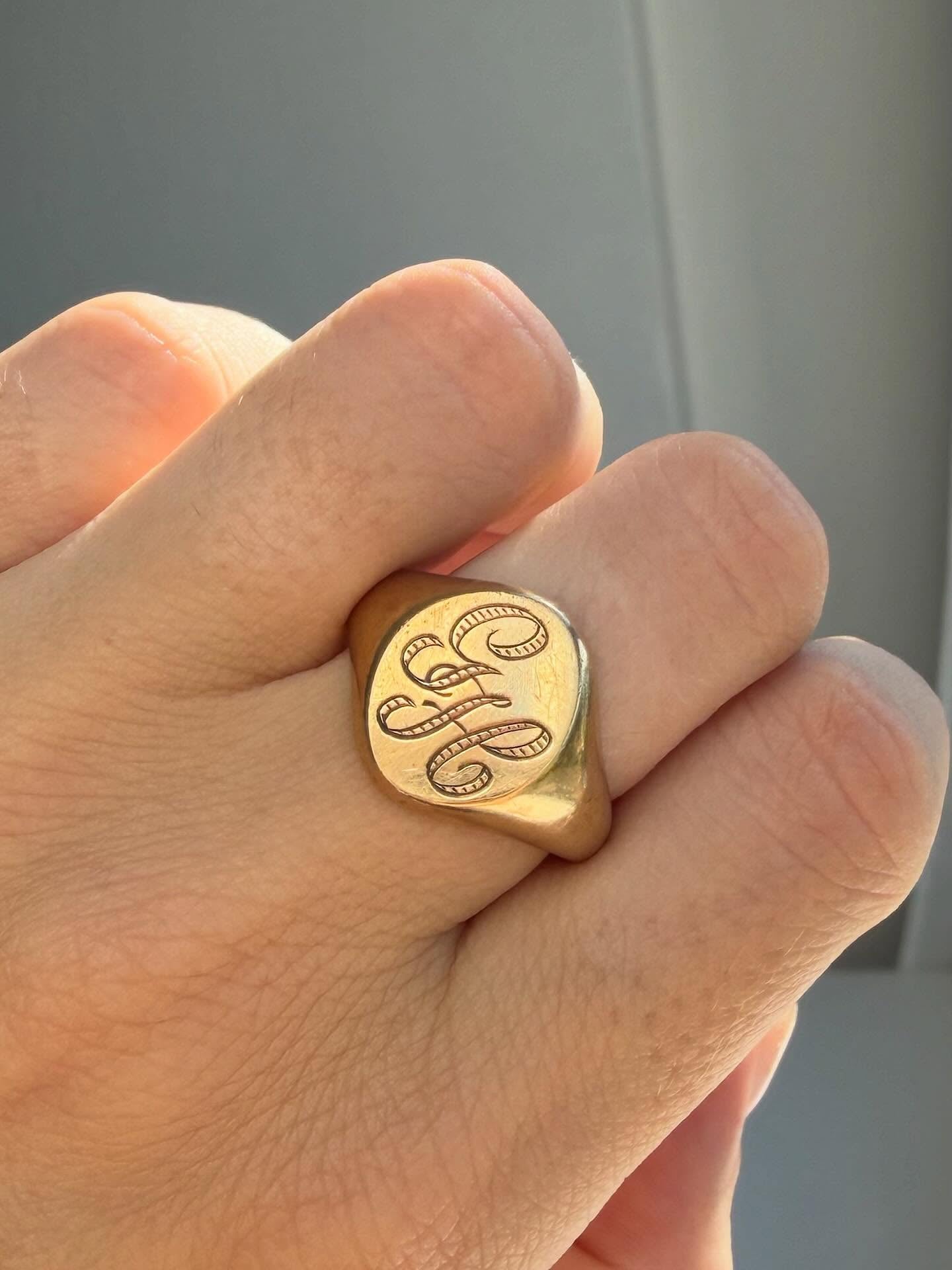 VINTAGE HEAVY 9CT GOLD SIGNET - G.H.