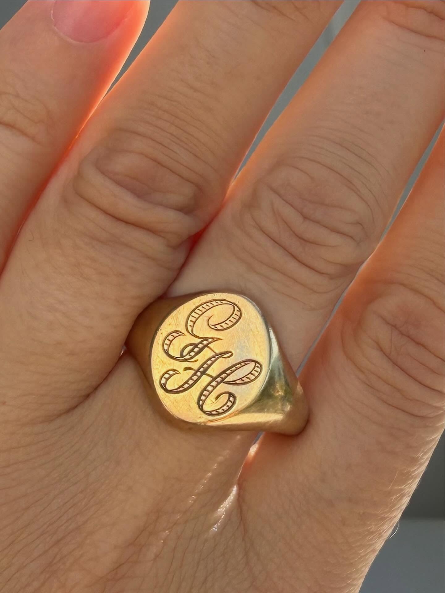 VINTAGE HEAVY 9CT GOLD SIGNET - G.H.