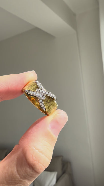 VINTAGE 18CT INTERLOCKING RING