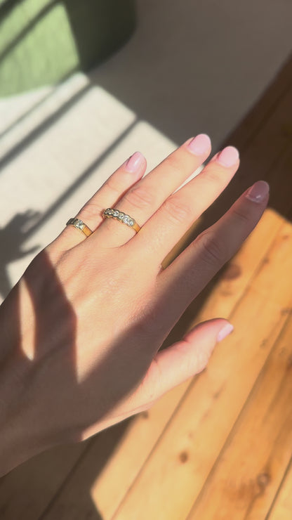 ESTATE 18CT GOLD AND DIAMOND SOLITARE RING