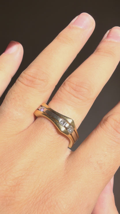 VINTAGE SCULPTURAL 18CT GOLD AND DIAMOND RING